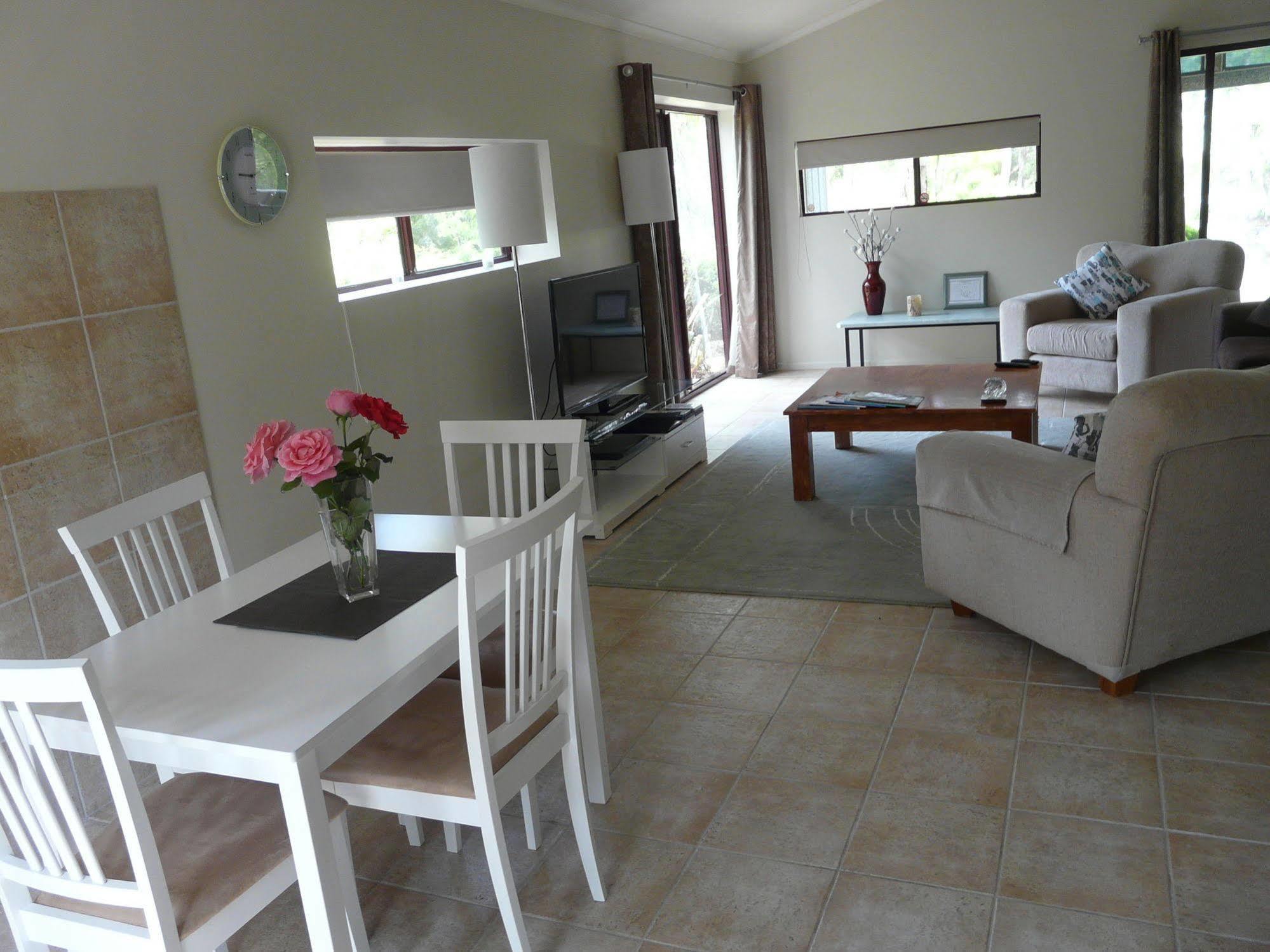 ستانثورب Granite Gardens Cottages & Lake Retreat المظهر الخارجي الصورة